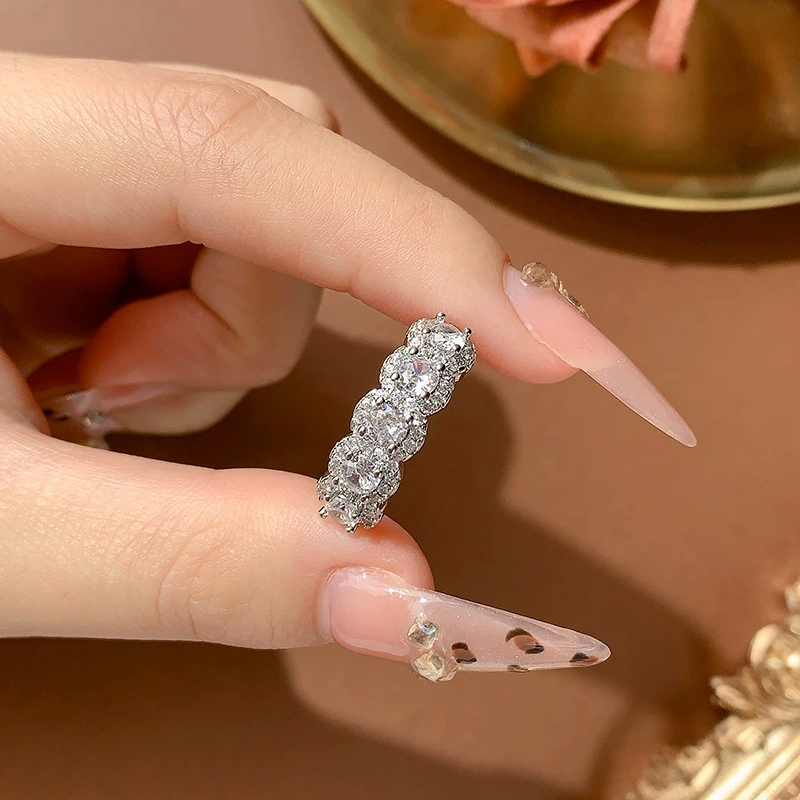 الكلاسيكية الكبيرة مكعب زركوني - مراجعة Wedding Z وسعره